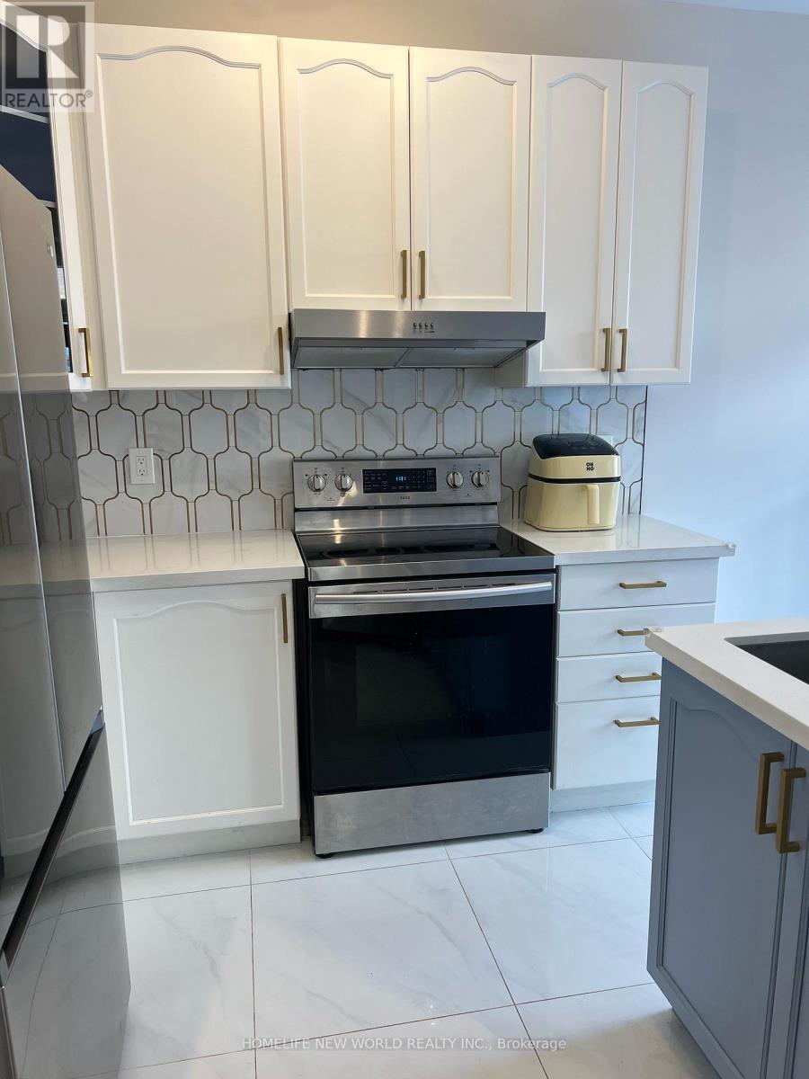 61 Lakespring Drive, Markham, ON - Indoor Photo Showing Kitchen