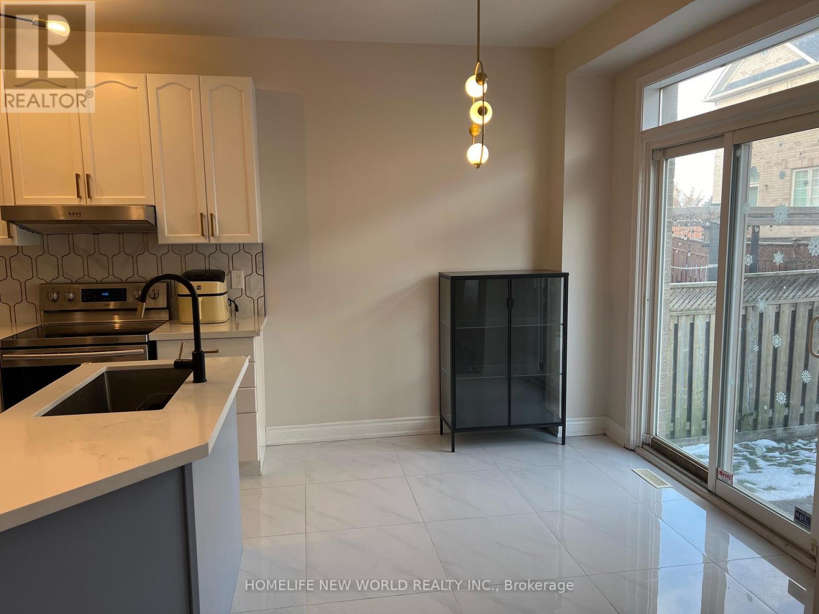 61 Lakespring Drive, Markham, ON - Indoor Photo Showing Kitchen