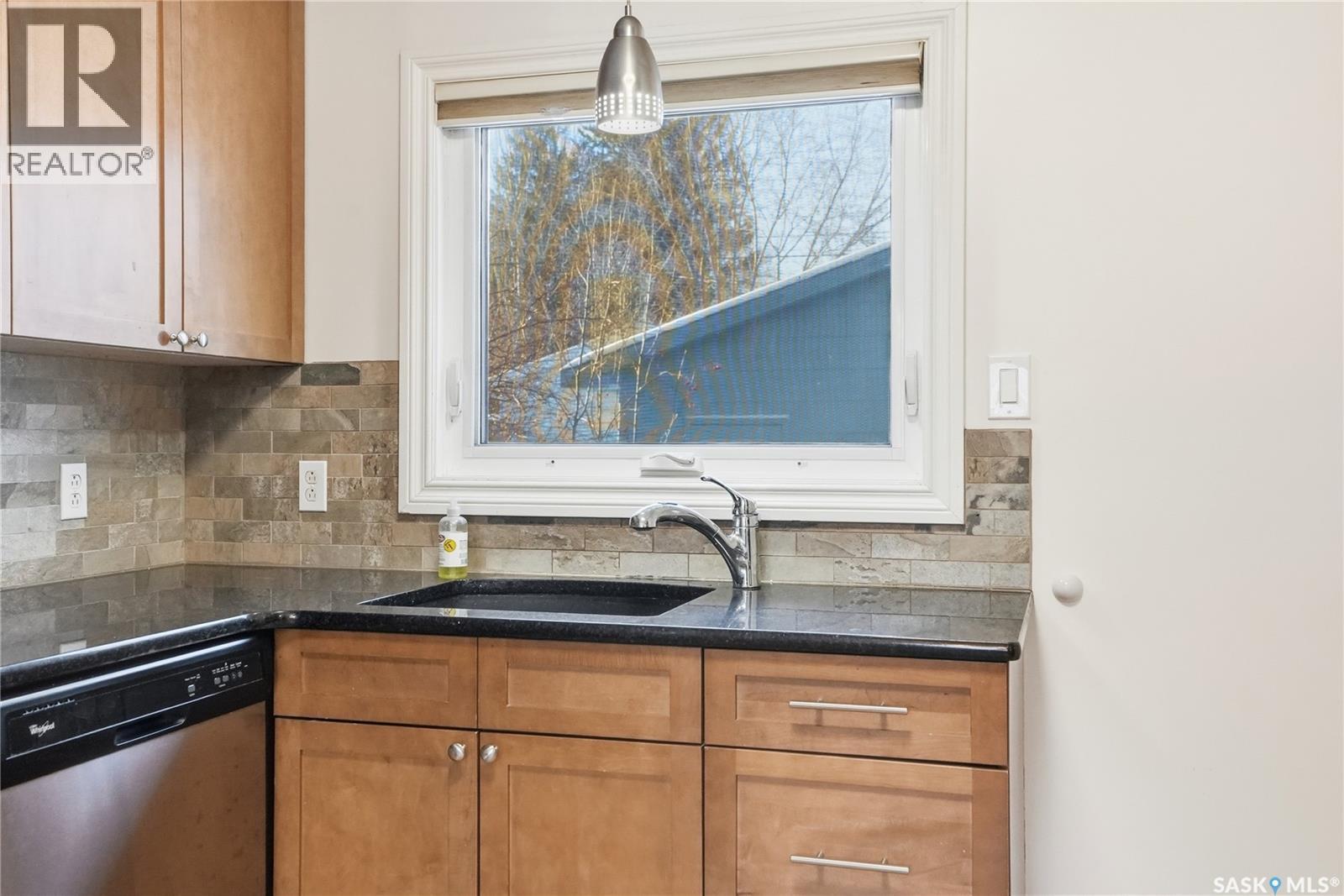 1906 Louise Avenue, Saskatoon, SK - Indoor Photo Showing Kitchen
