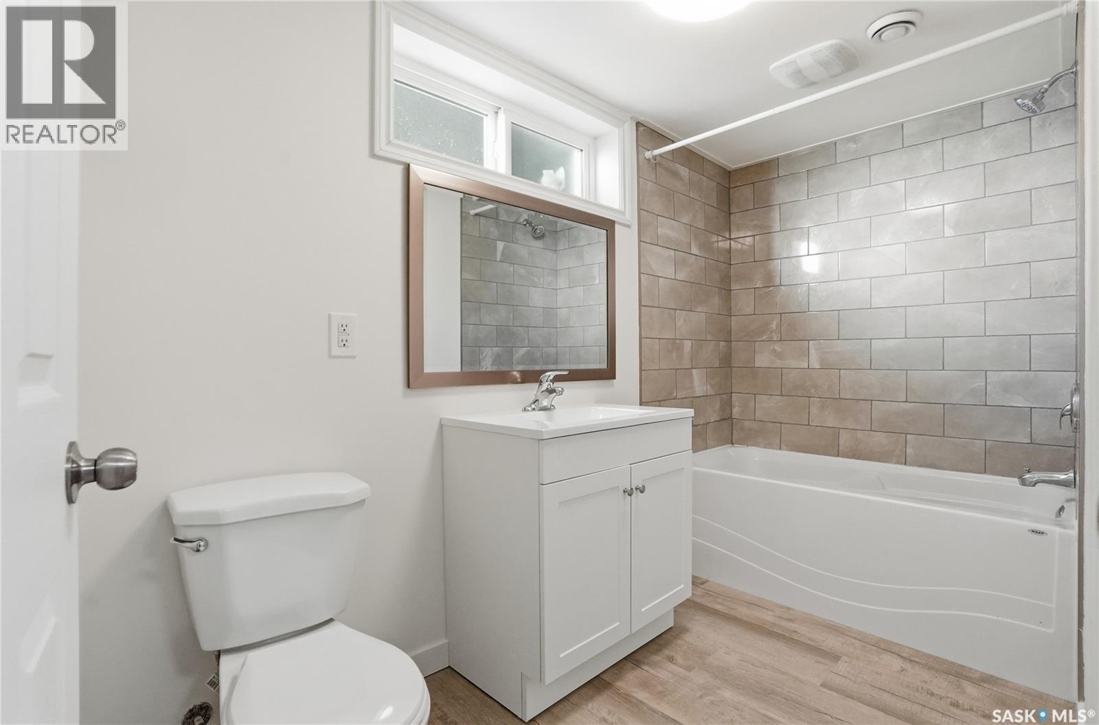 1906 Louise Avenue, Saskatoon, SK - Indoor Photo Showing Bathroom
