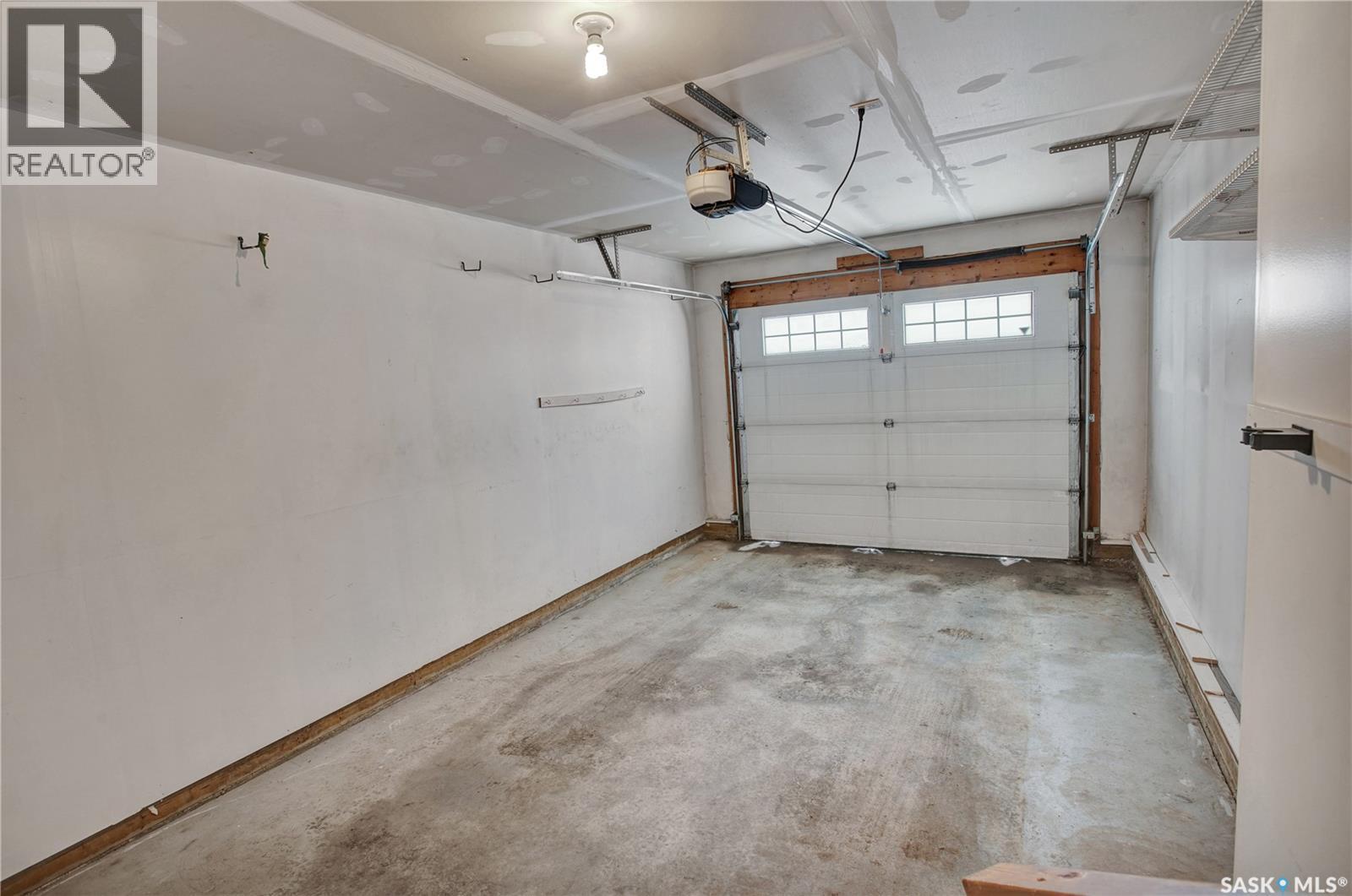 607 1303 Paton Crescent, Saskatoon, SK - Indoor Photo Showing Garage