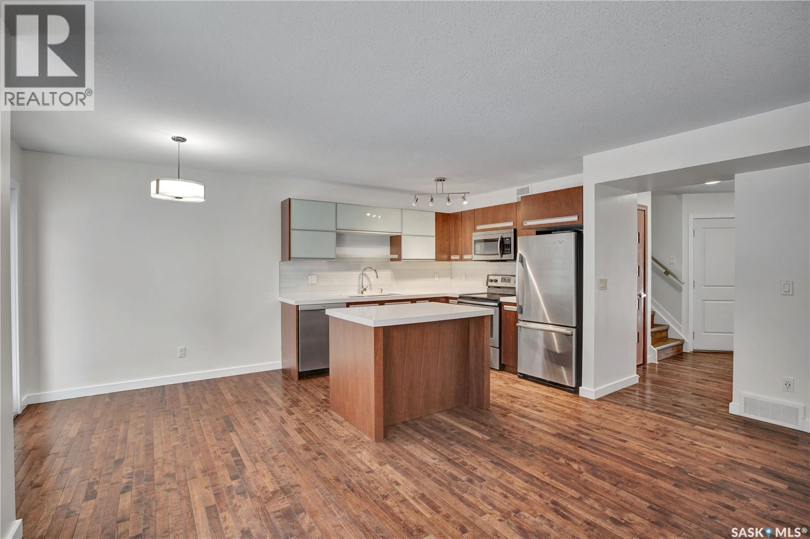607 1303 Paton Crescent, Saskatoon, SK - Indoor Photo Showing Kitchen With Stainless Steel Kitchen
