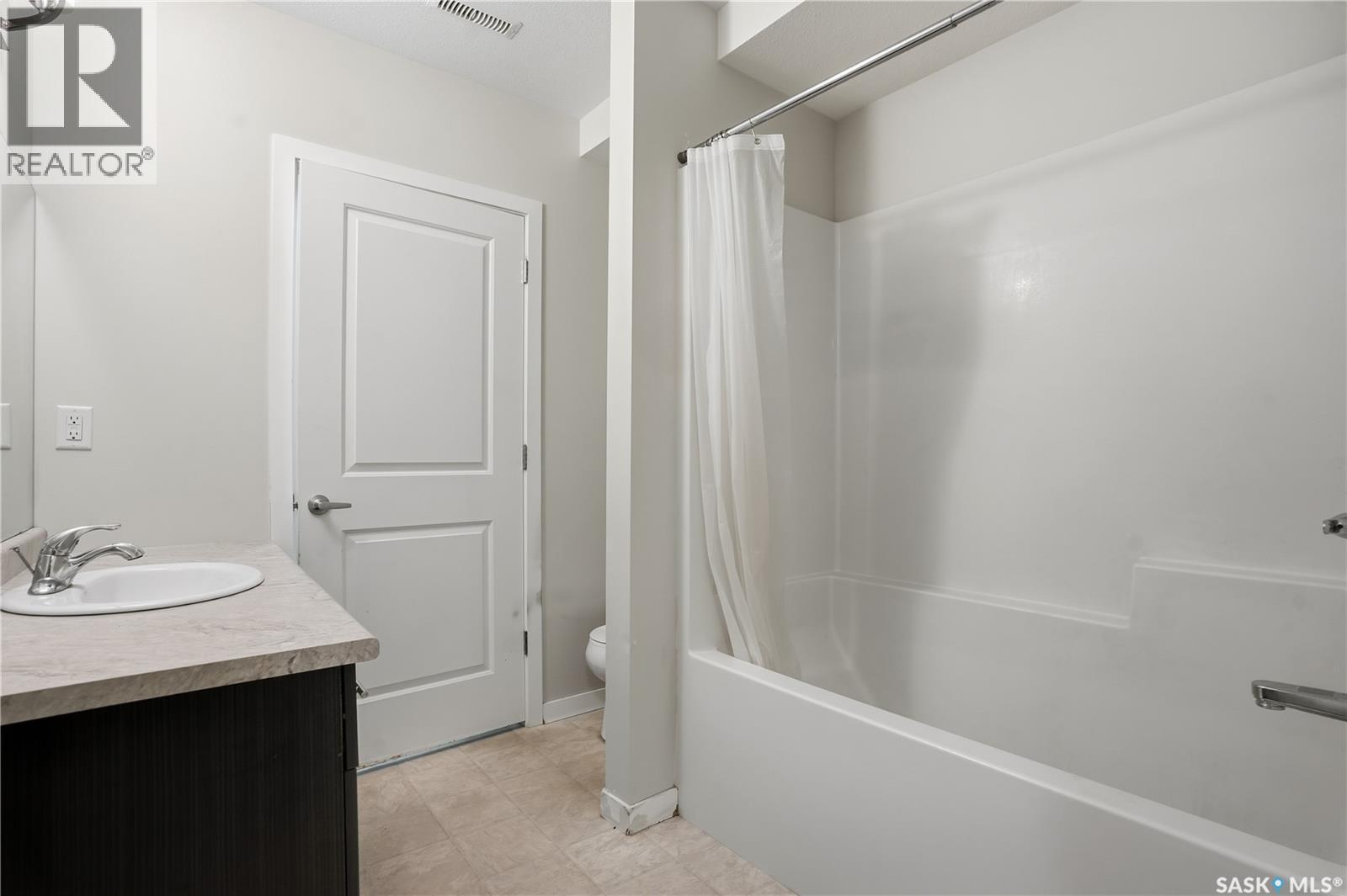 307A 3355 Green Poppy Street, Regina, SK - Indoor Photo Showing Bathroom