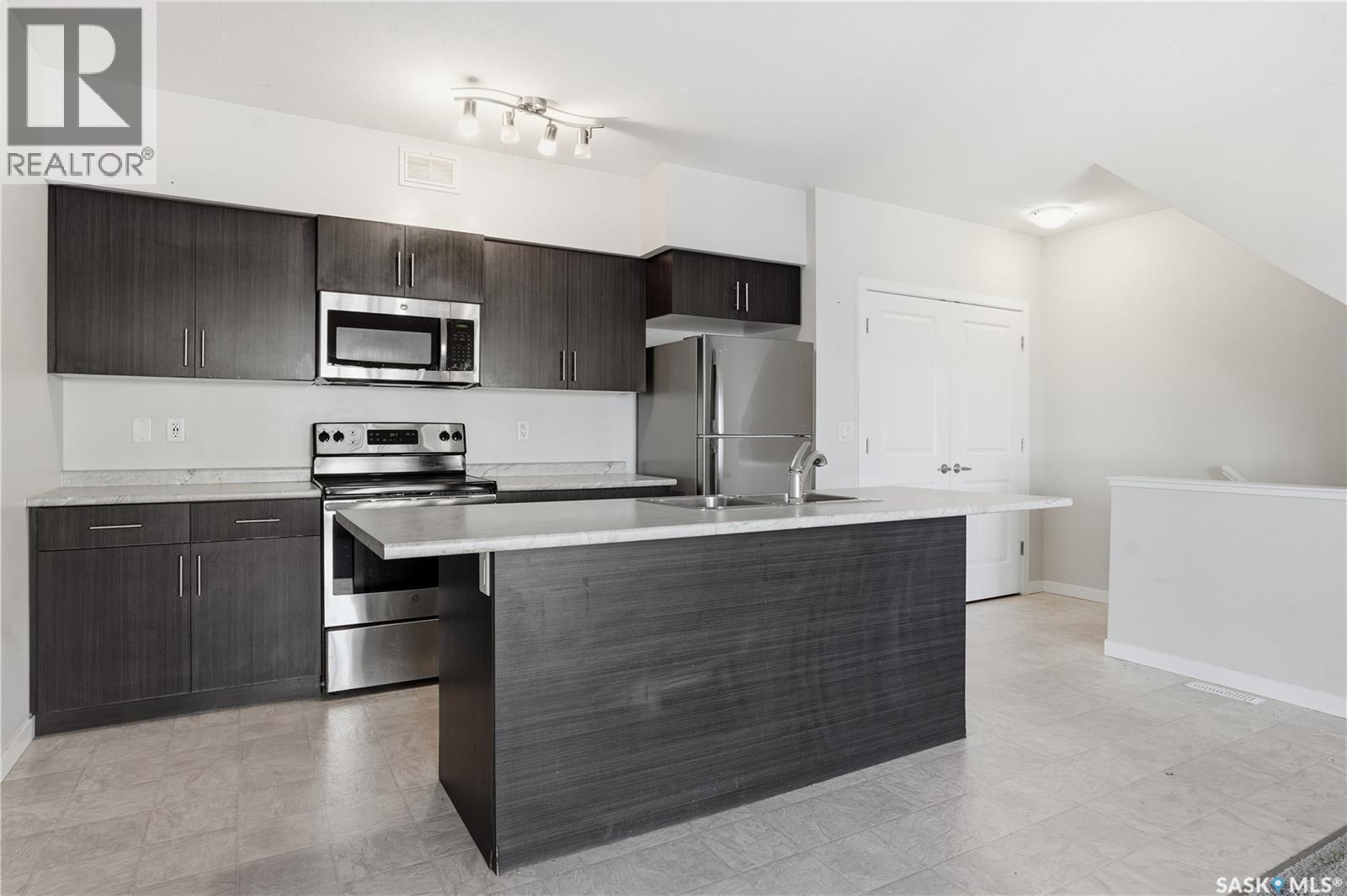 307A 3355 Green Poppy Street, Regina, SK - Indoor Photo Showing Kitchen