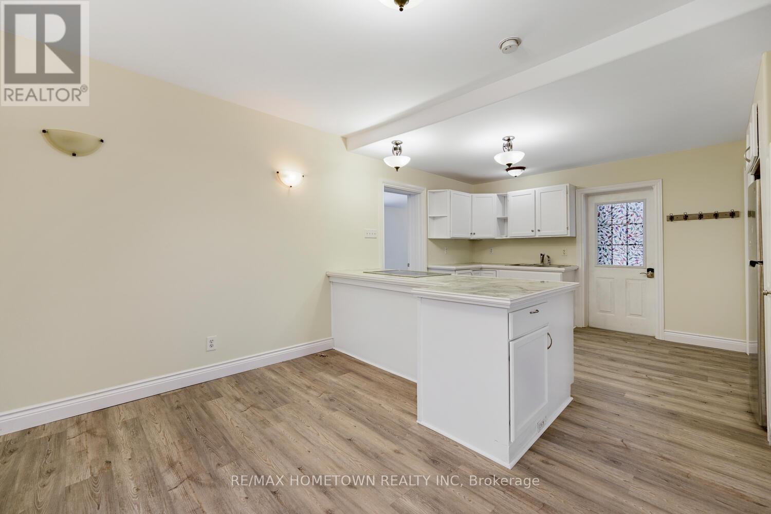 5250 Algonquin Road, Augusta, ON - Indoor Photo Showing Kitchen