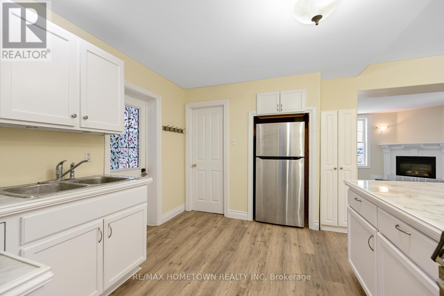 5250 Algonquin Road, Augusta, ON - Indoor Photo Showing Kitchen With Double Sink
