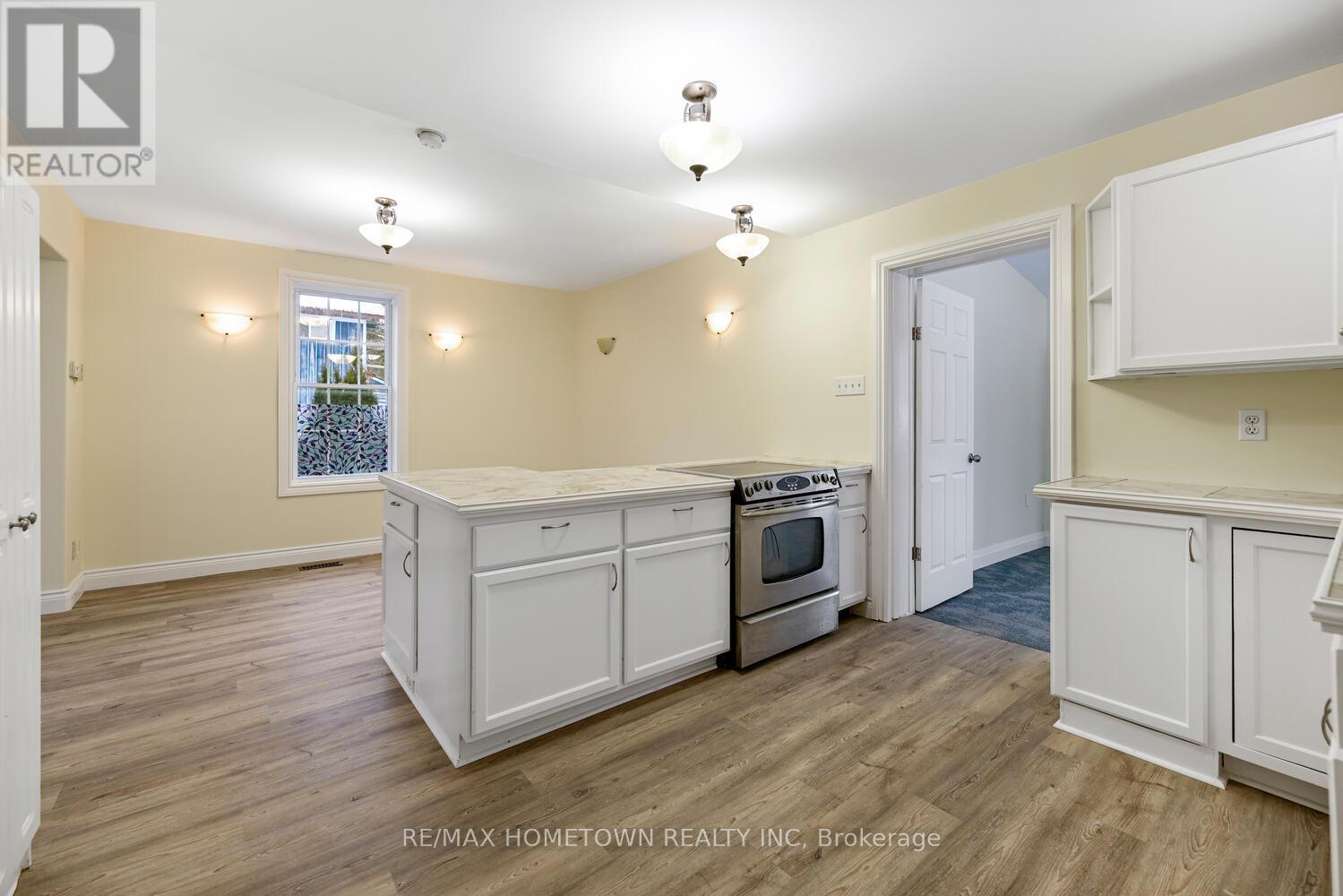 5250 Algonquin Road, Augusta, ON - Indoor Photo Showing Kitchen