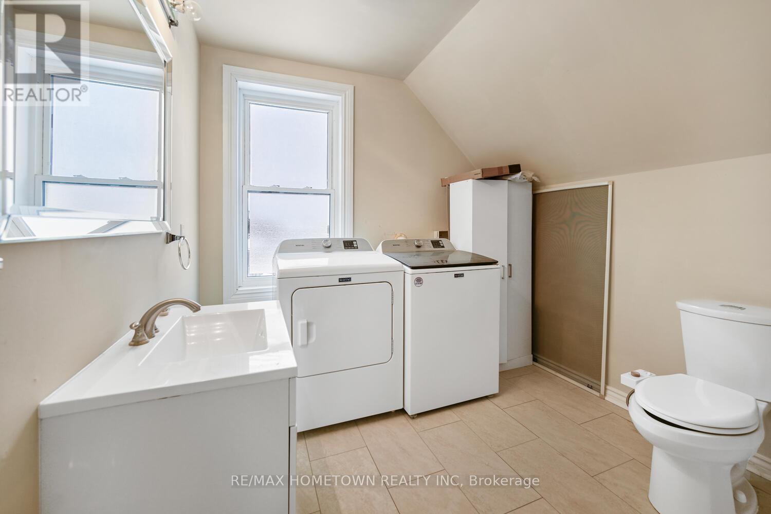 5250 Algonquin Road, Augusta, ON - Indoor Photo Showing Laundry Room