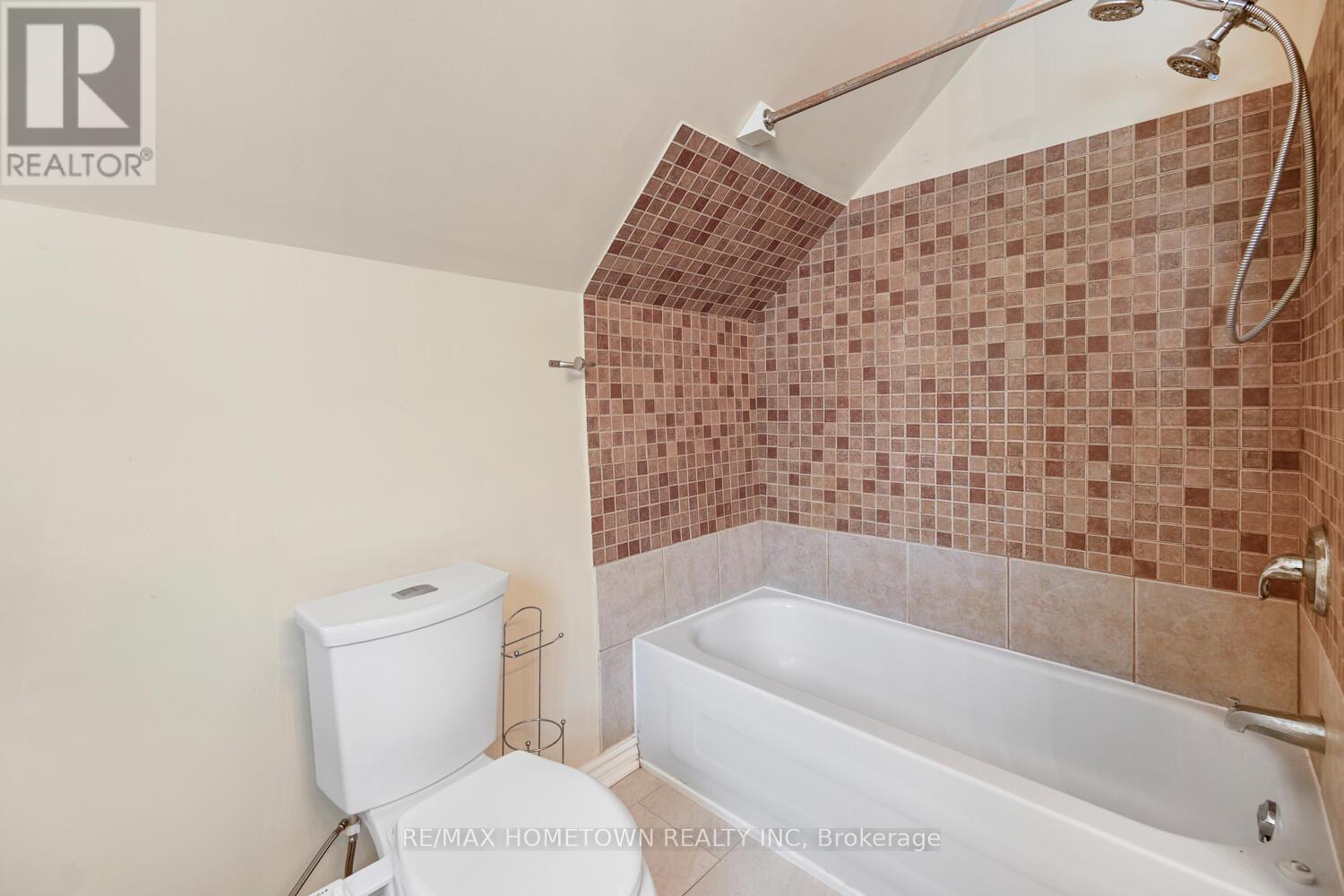5250 Algonquin Road, Augusta, ON - Indoor Photo Showing Bathroom