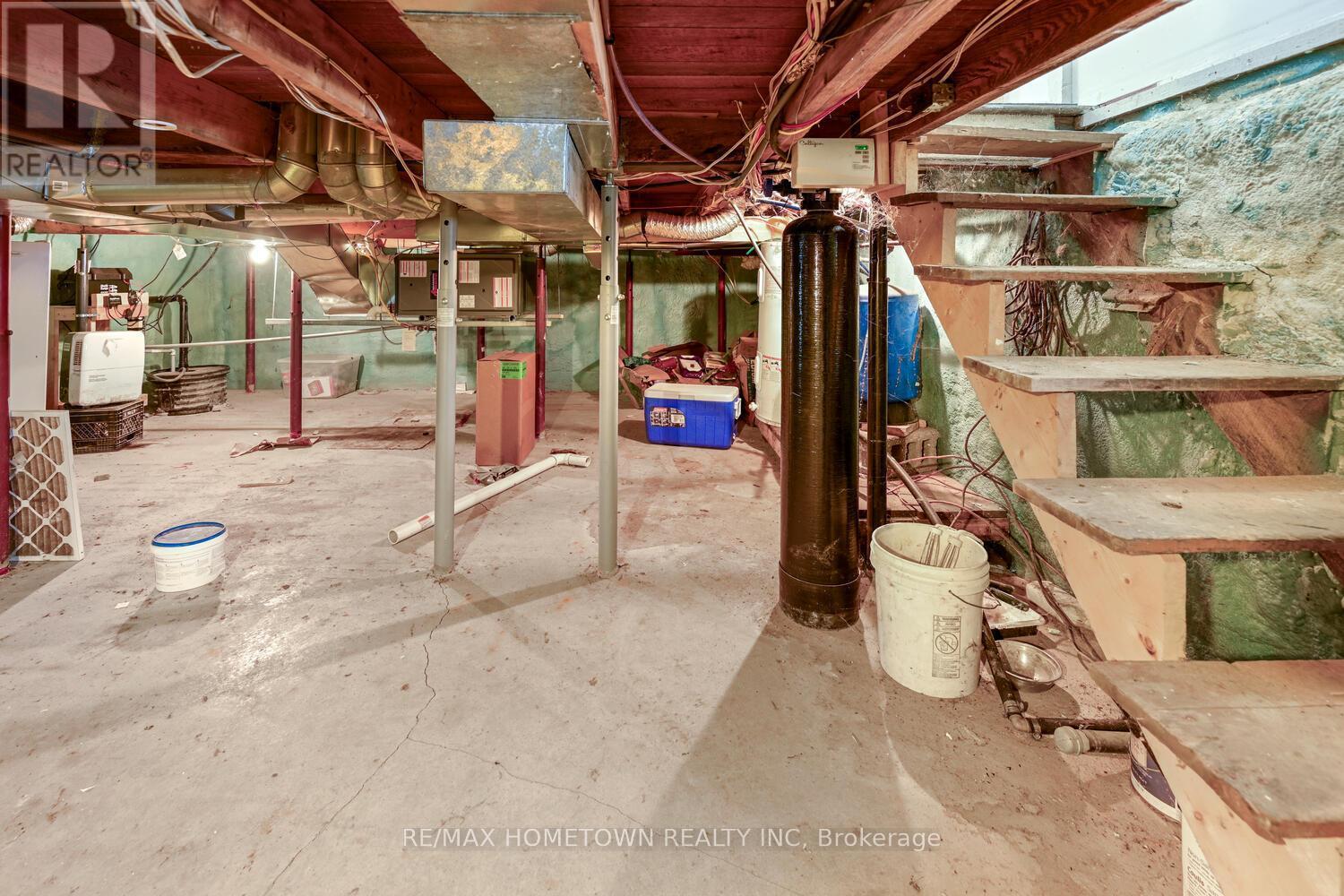 5250 Algonquin Road, Augusta, ON - Indoor Photo Showing Basement