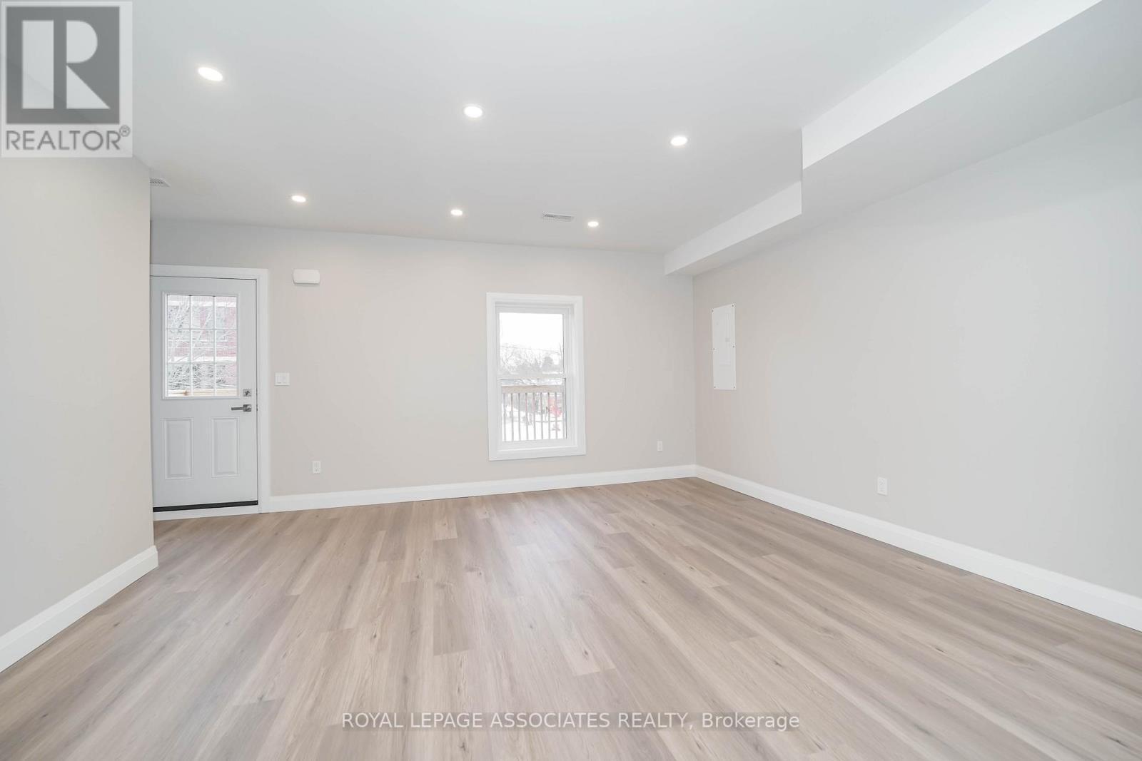 2 - 35 St George Street, Brantford, ON - Indoor Photo Showing Other Room