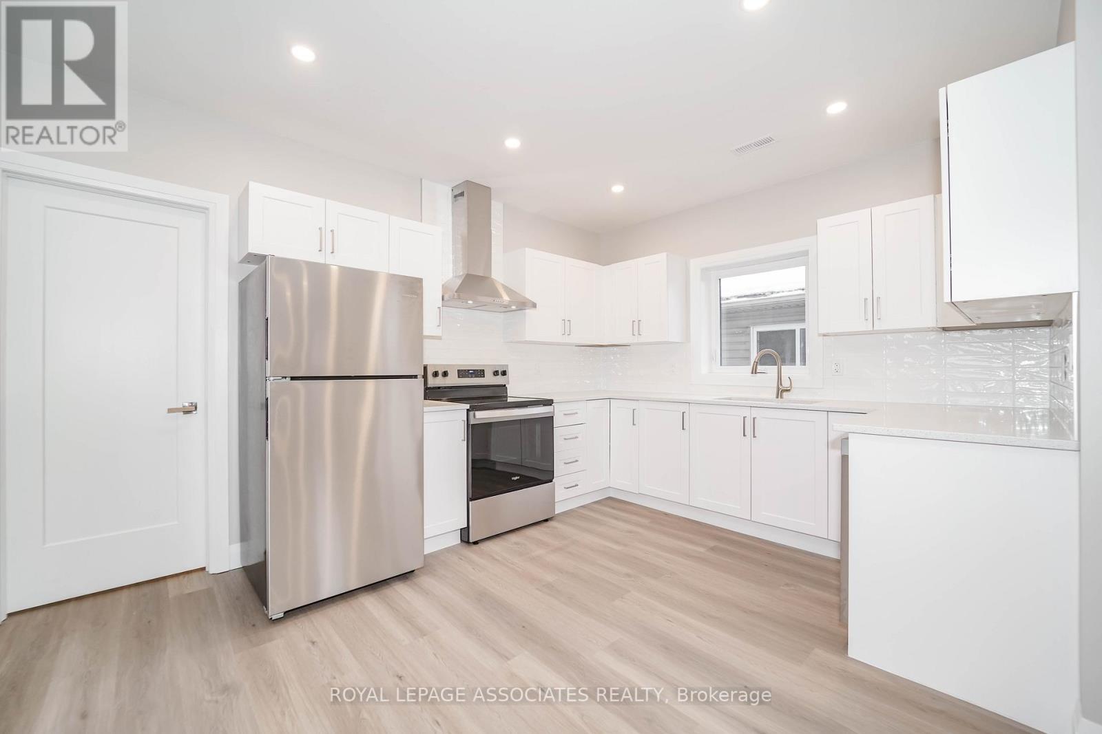 2 - 35 St George Street, Brantford, ON - Indoor Photo Showing Kitchen
