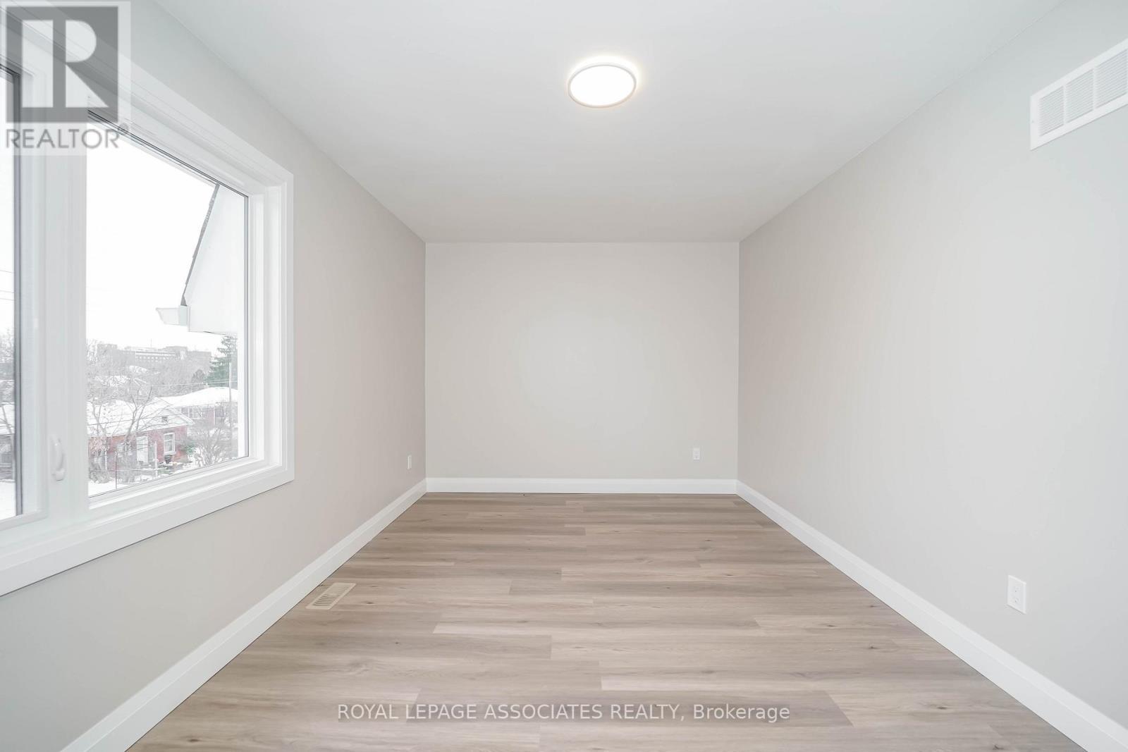 2 - 35 St George Street, Brantford, ON - Indoor Photo Showing Other Room