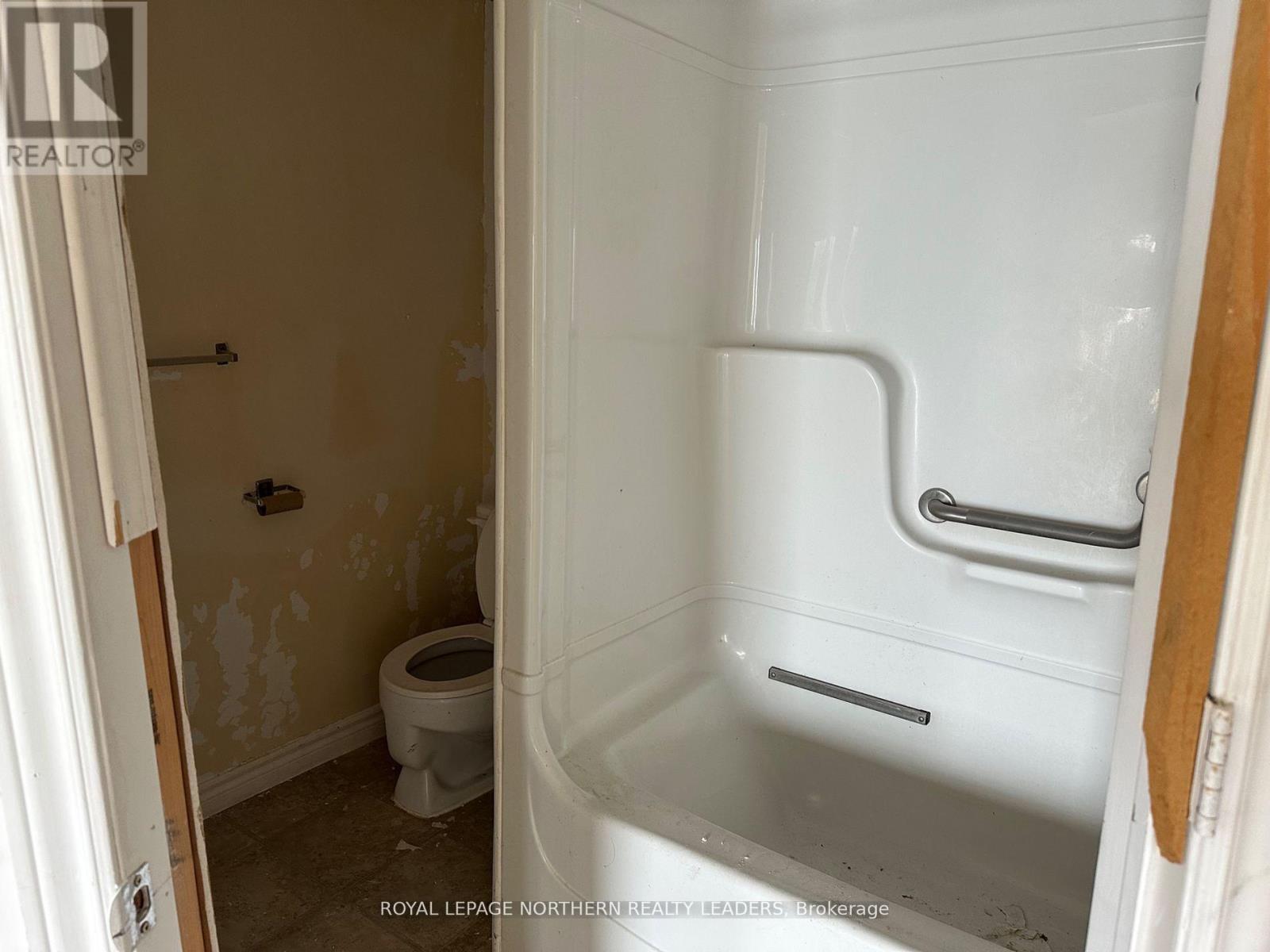 118 Golden Avenue, Timmins (Sp - Main Area), ON - Indoor Photo Showing Bathroom
