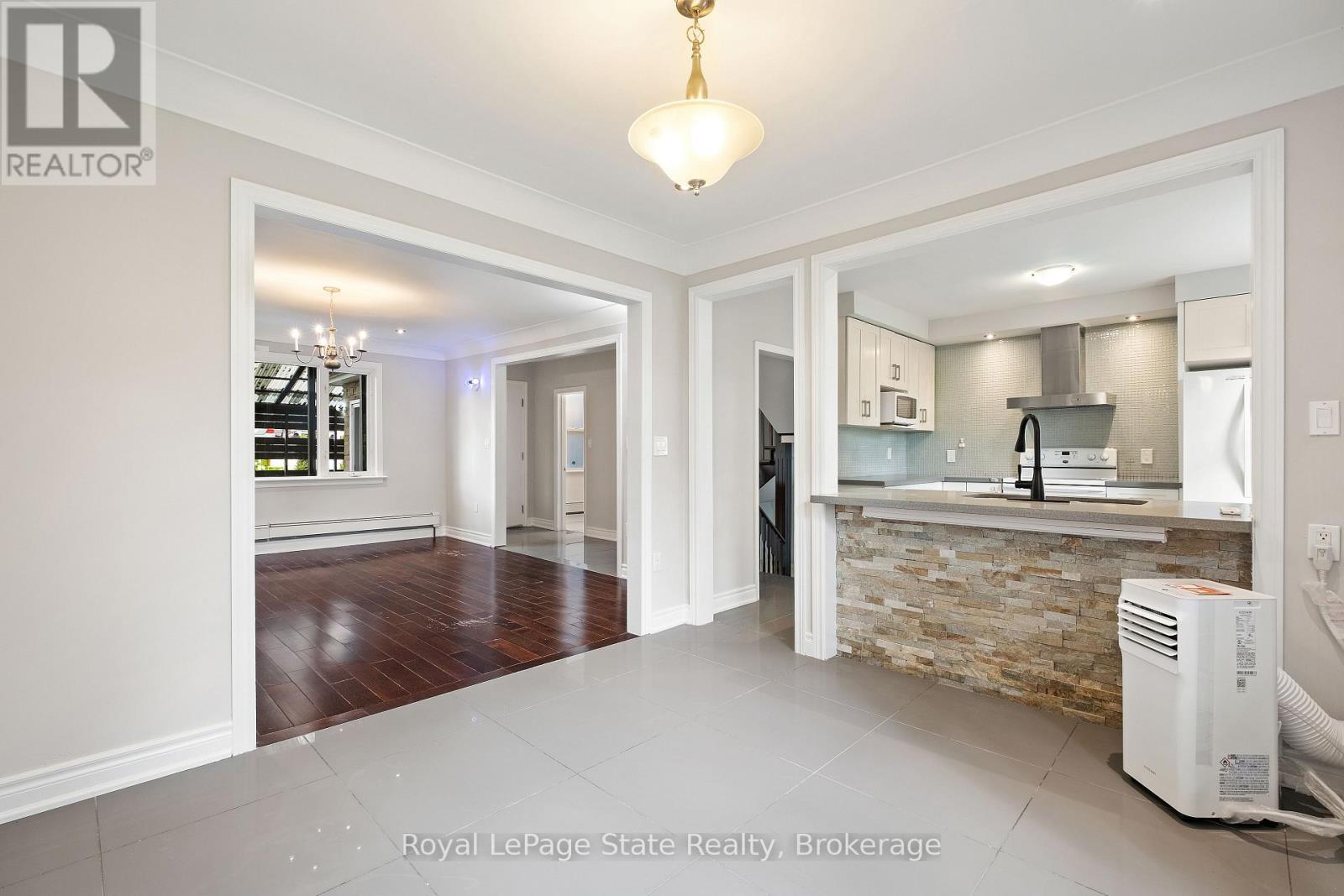 69 Hillview Road, St. Catharines (Western Hill), ON - Indoor Photo Showing Kitchen