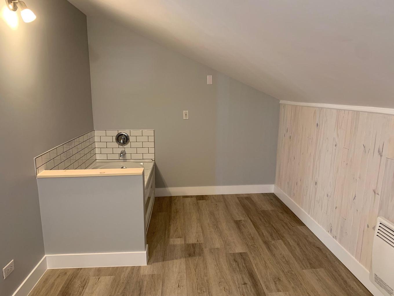 Salle de bains - 230 3E Avenue, Belleterre, QC - Indoor Photo Showing Other Room