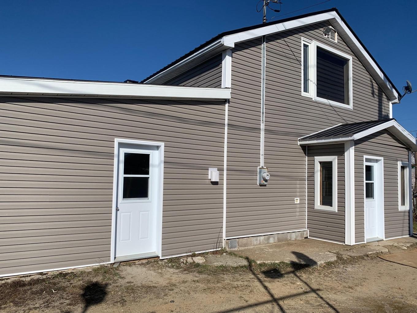 Face arrière - 230 3E Avenue, Belleterre, QC - Outdoor With Exterior