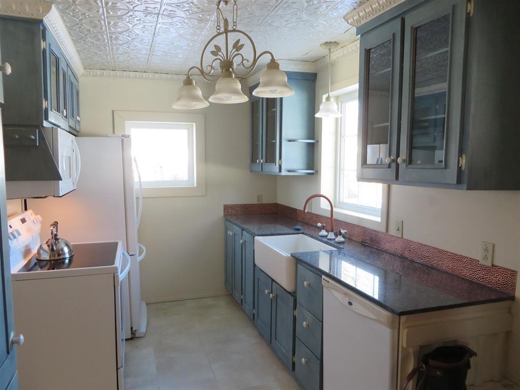 108 Queen Street, Sioux Lookout, ON - Indoor Photo Showing Kitchen