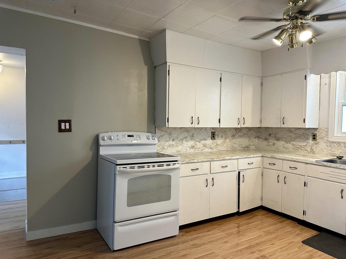 1102 Scott Street, Fort Frances, ON - Indoor Photo Showing Kitchen
