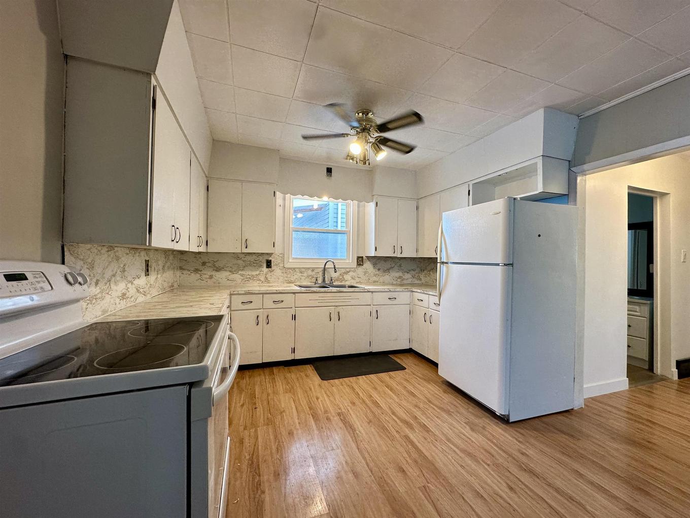 1102 Scott Street, Fort Frances, ON - Indoor Photo Showing Kitchen With Double Sink