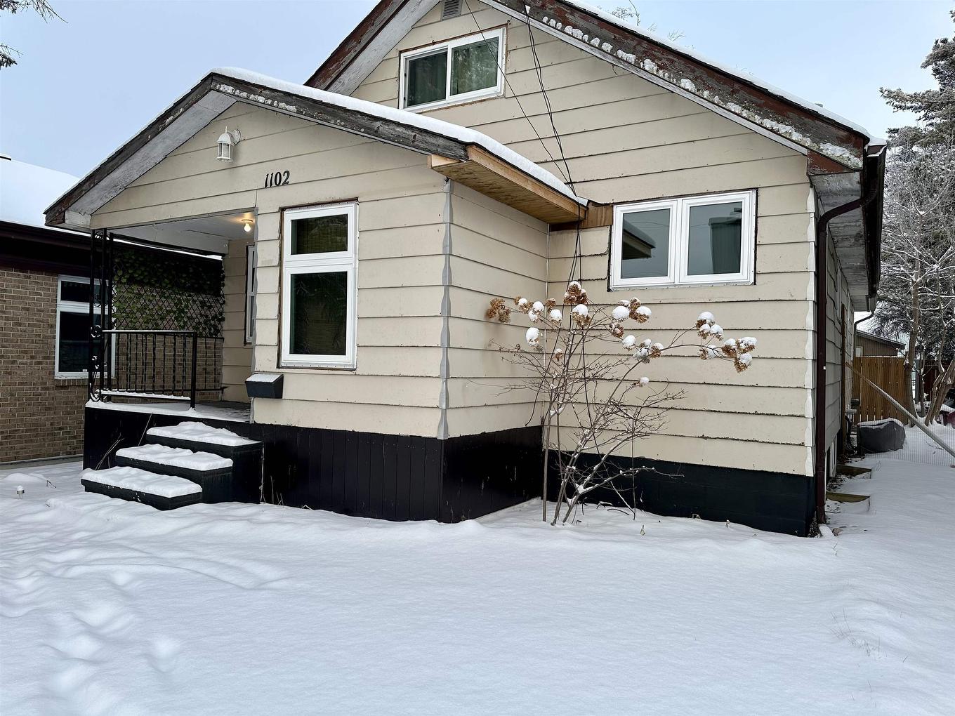 1102 Scott Street, Fort Frances, ON - Outdoor With Exterior
