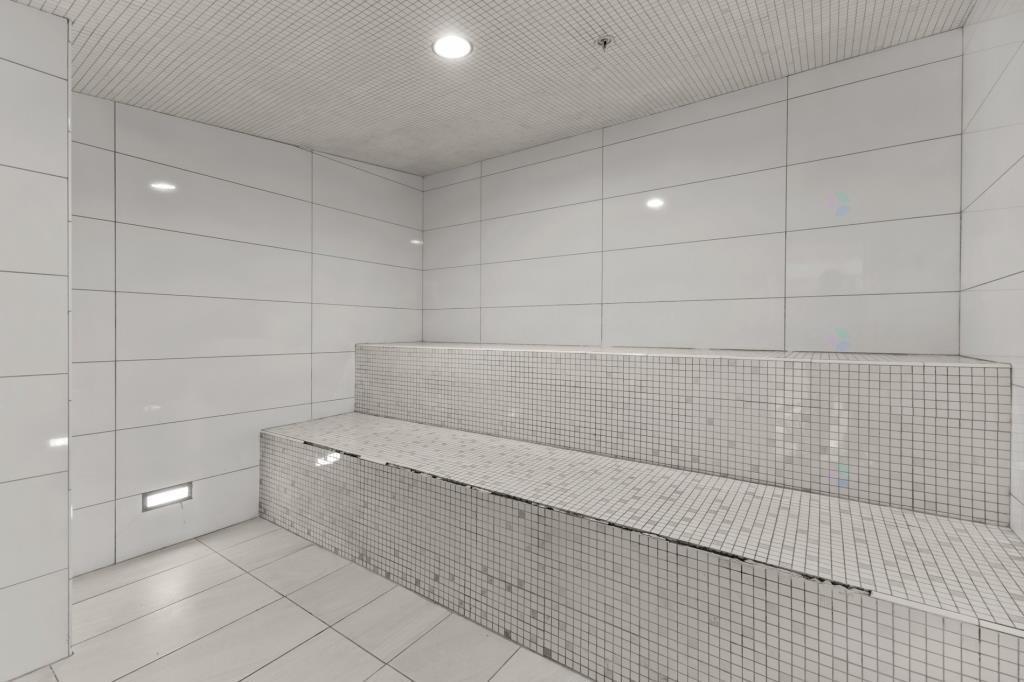 Sauna - 529-1414 Rue Chomedey, Montréal (Ville-Marie), QC - Indoor Photo Showing Bathroom