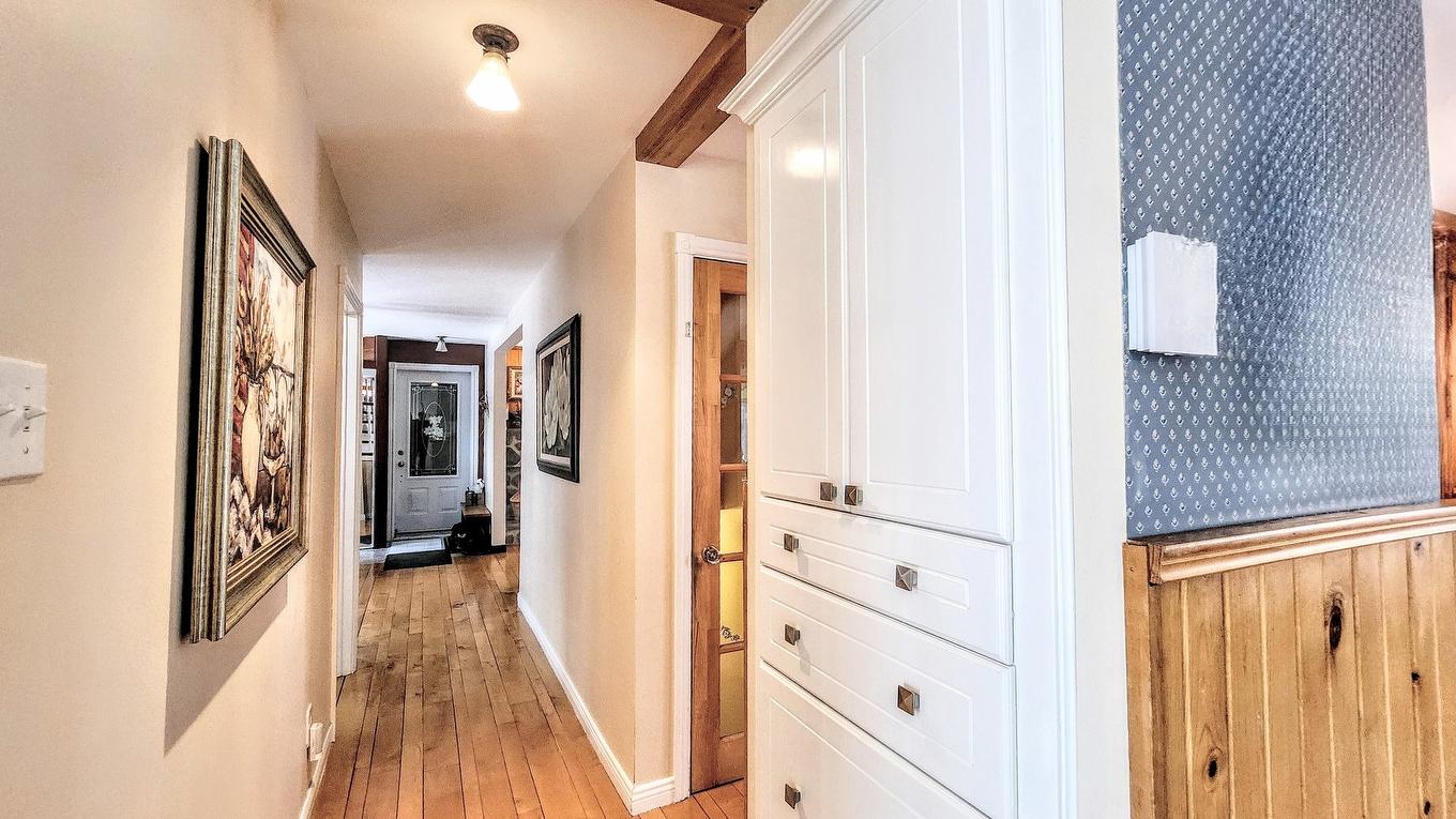 Intérieur - 621 Boul. Robitaille, Notre-Dame-Du-Mont-Carmel, QC - Indoor Photo Showing Other Room