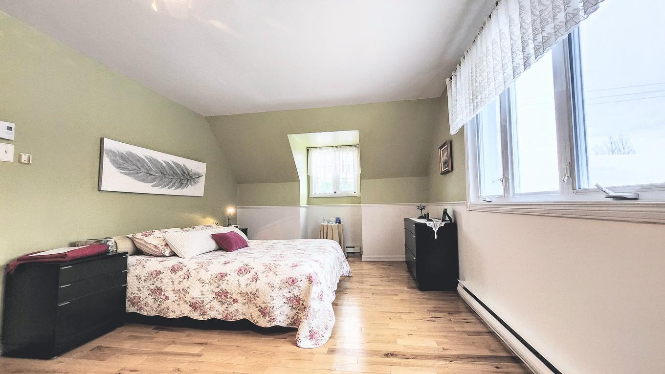 Chambre à coucher principale - 621 Boul. Robitaille, Notre-Dame-Du-Mont-Carmel, QC - Indoor Photo Showing Bedroom