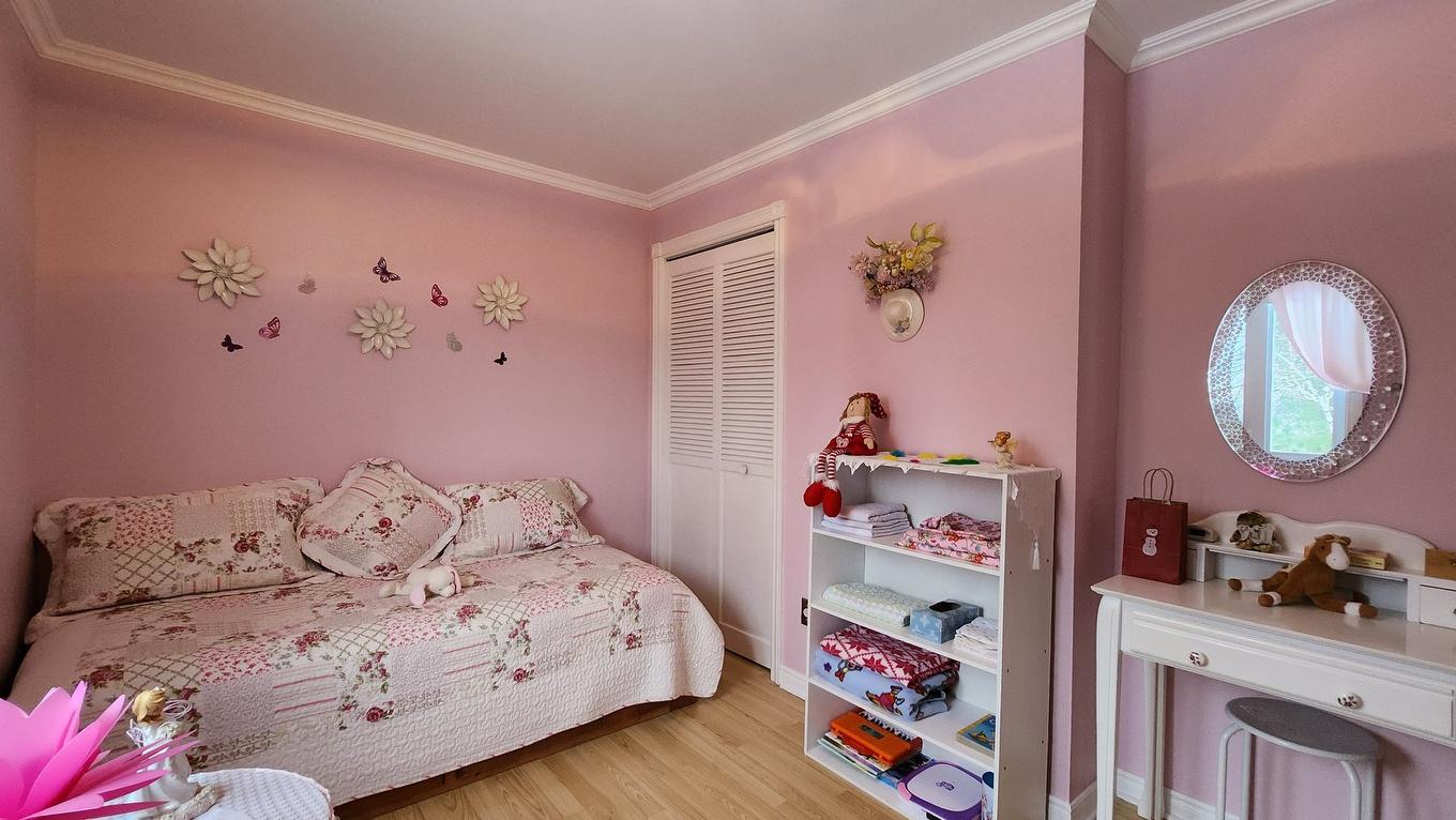 Chambre à coucher - 621 Boul. Robitaille, Notre-Dame-Du-Mont-Carmel, QC - Indoor Photo Showing Bedroom