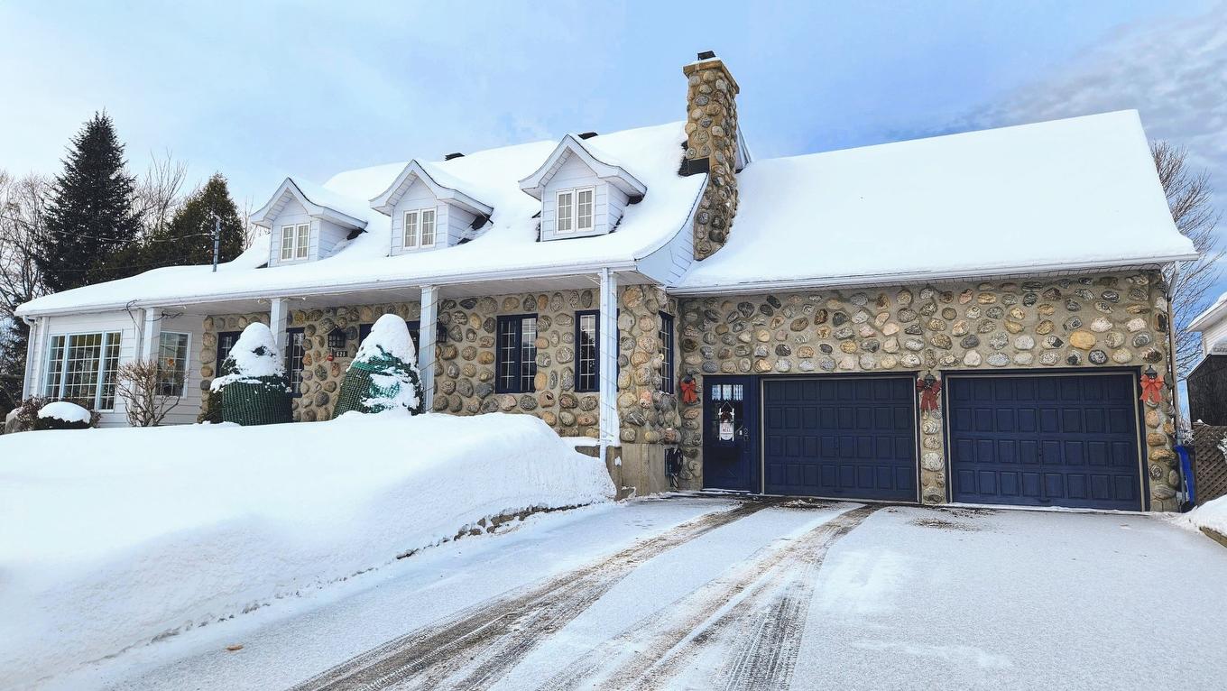 Façade - 621 Boul. Robitaille, Notre-Dame-Du-Mont-Carmel, QC - Outdoor With Facade