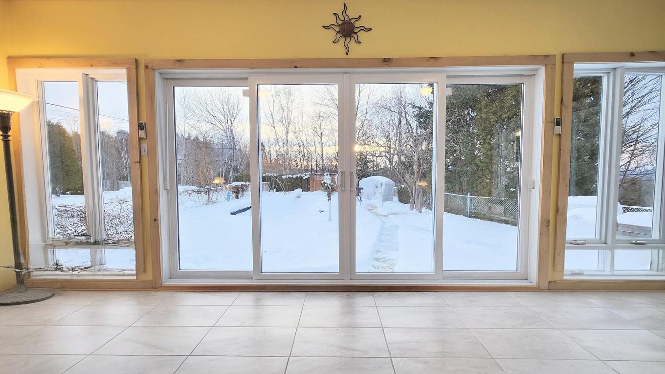 Solarium/Verrière - 621 Boul. Robitaille, Notre-Dame-Du-Mont-Carmel, QC - Indoor Photo Showing Other Room