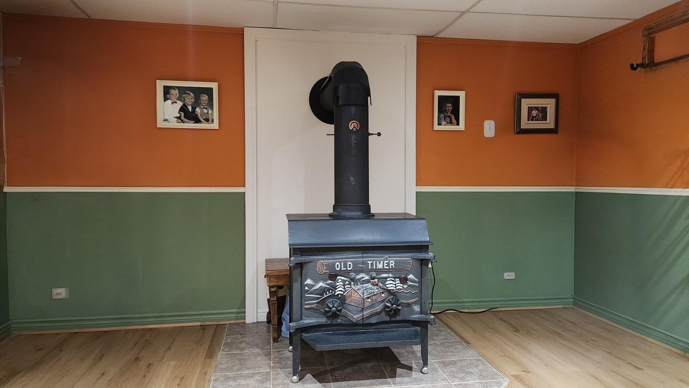 Sous-sol - 621 Boul. Robitaille, Notre-Dame-Du-Mont-Carmel, QC - Indoor Photo Showing Other Room