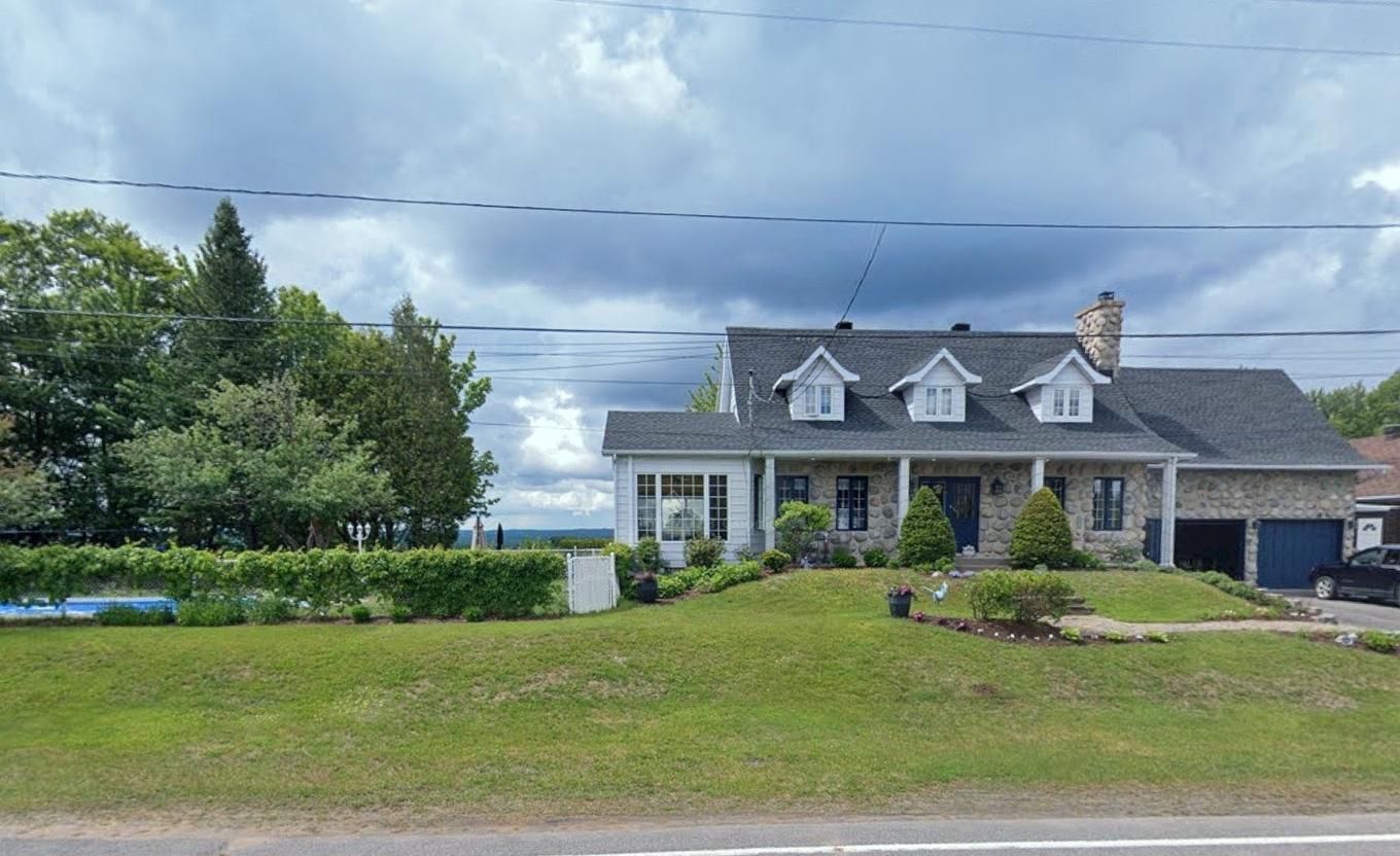 Façade - 621 Boul. Robitaille, Notre-Dame-Du-Mont-Carmel, QC - Outdoor With Facade