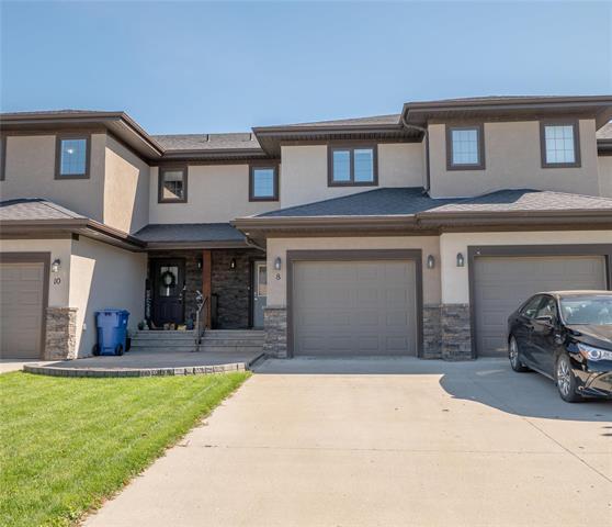 8 Landsbury Te, Niverville, MB