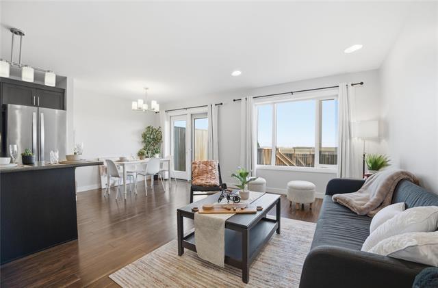 8 Landsbury Te, Niverville, MB