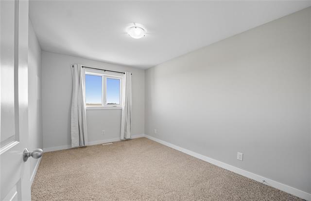 8 Landsbury Te, Niverville, MB