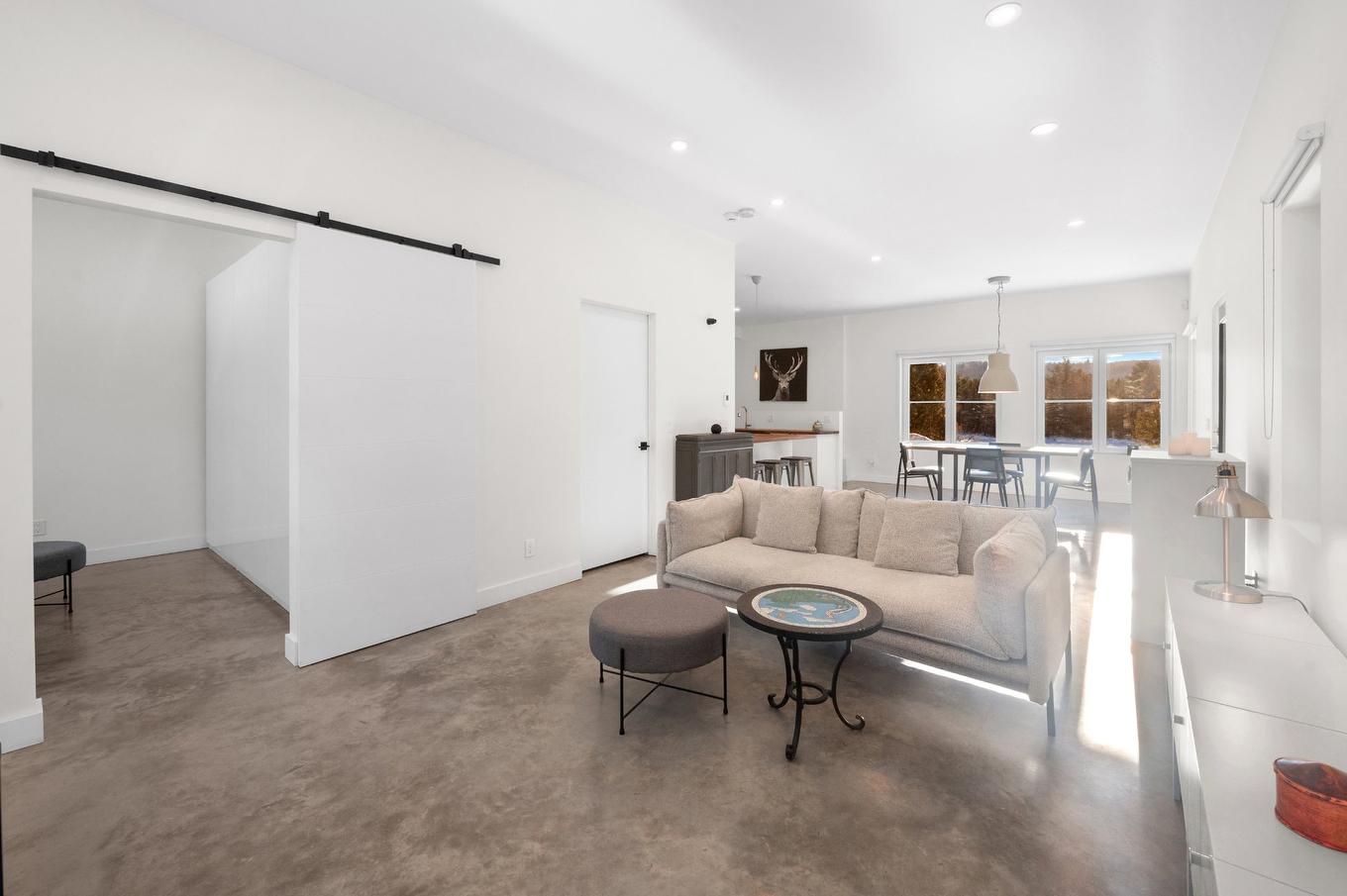 Overall view - 1735 - 1737 Ch. De La Gare, Val-Morin, QC - Indoor Photo Showing Living Room