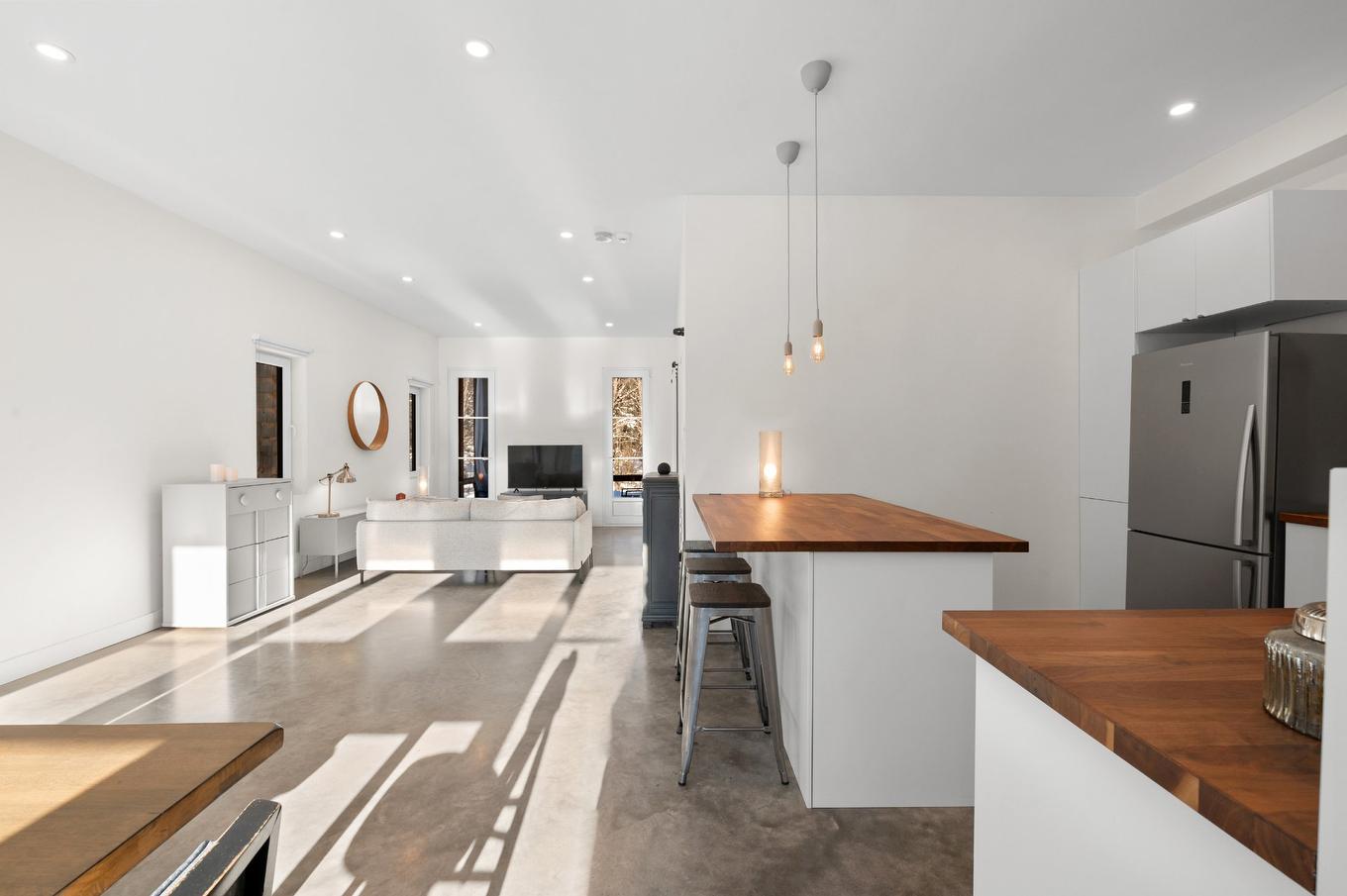 Overall view - 1735 - 1737 Ch. De La Gare, Val-Morin, QC - Indoor Photo Showing Kitchen With Upgraded Kitchen