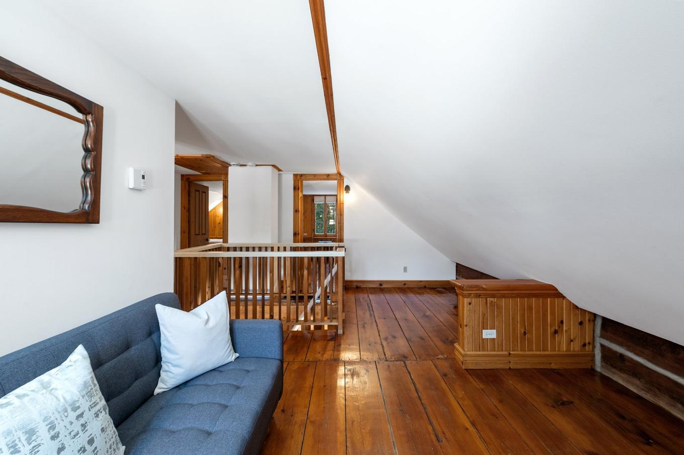 Den - 1735 - 1737 Ch. De La Gare, Val-Morin, QC - Indoor