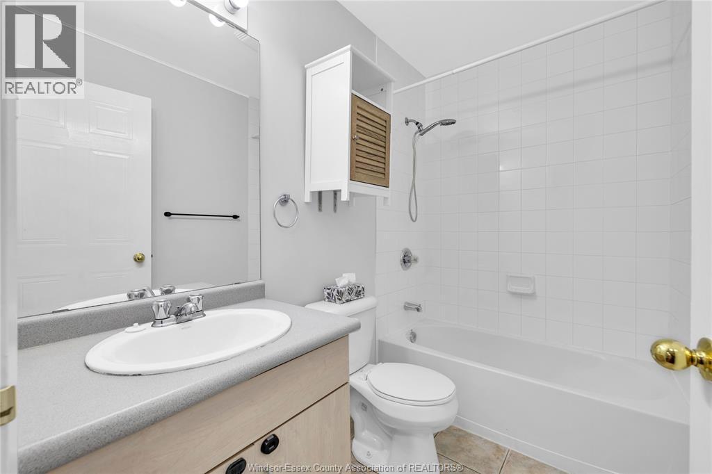 1390 Lauzon Road Unit# 114, Windsor, ON - Indoor Photo Showing Bathroom