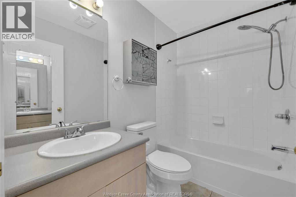 1390 Lauzon Road Unit# 114, Windsor, ON - Indoor Photo Showing Bathroom