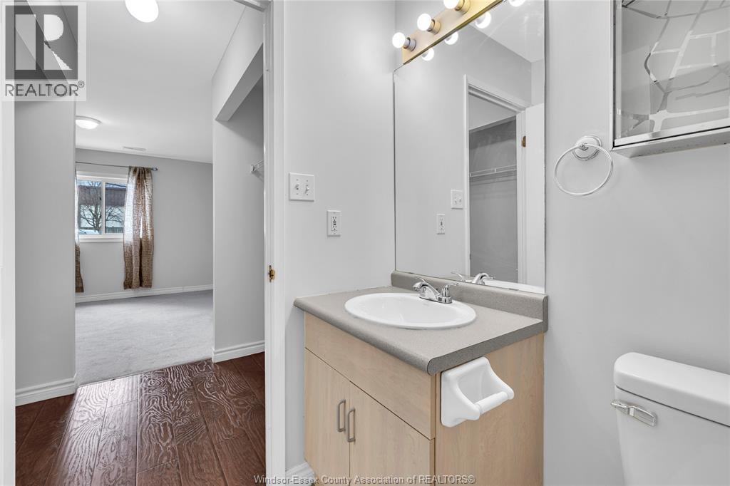 1390 Lauzon Road Unit# 114, Windsor, ON - Indoor Photo Showing Bathroom