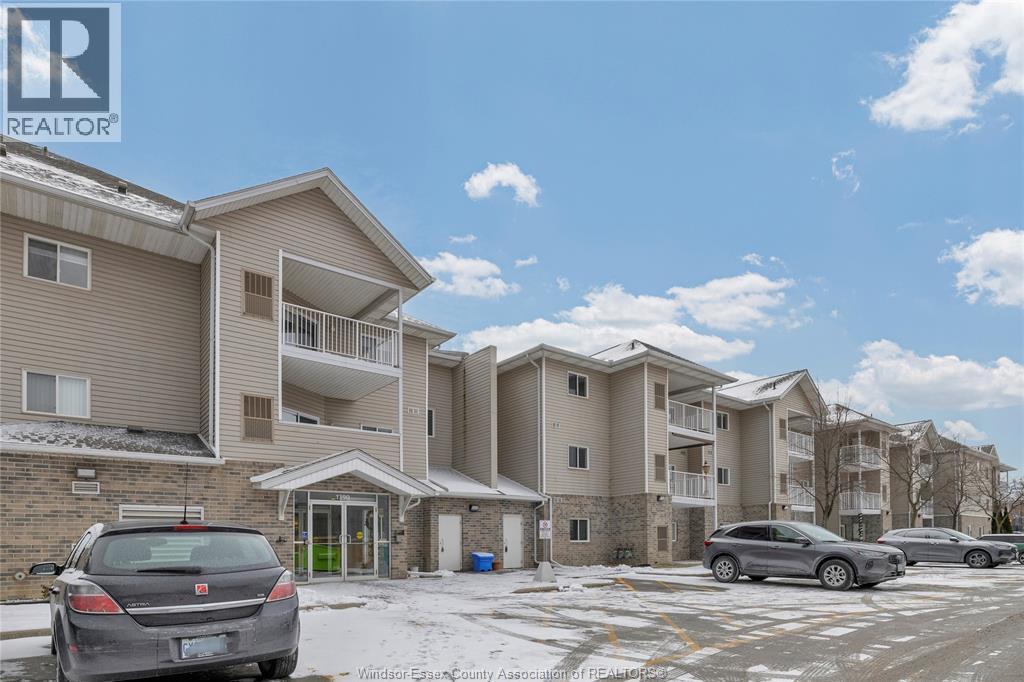 1390 Lauzon Road Unit# 114, Windsor, ON - Outdoor With Facade