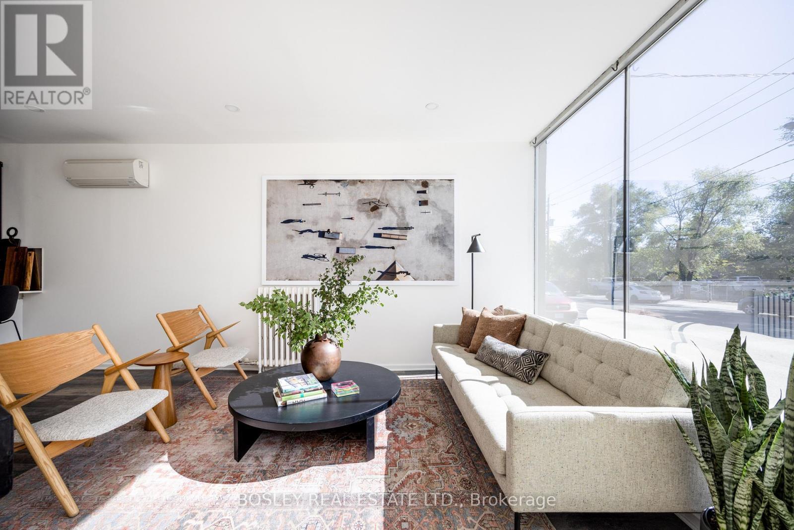 1007 Weston Road, Toronto, ON - Indoor Photo Showing Living Room