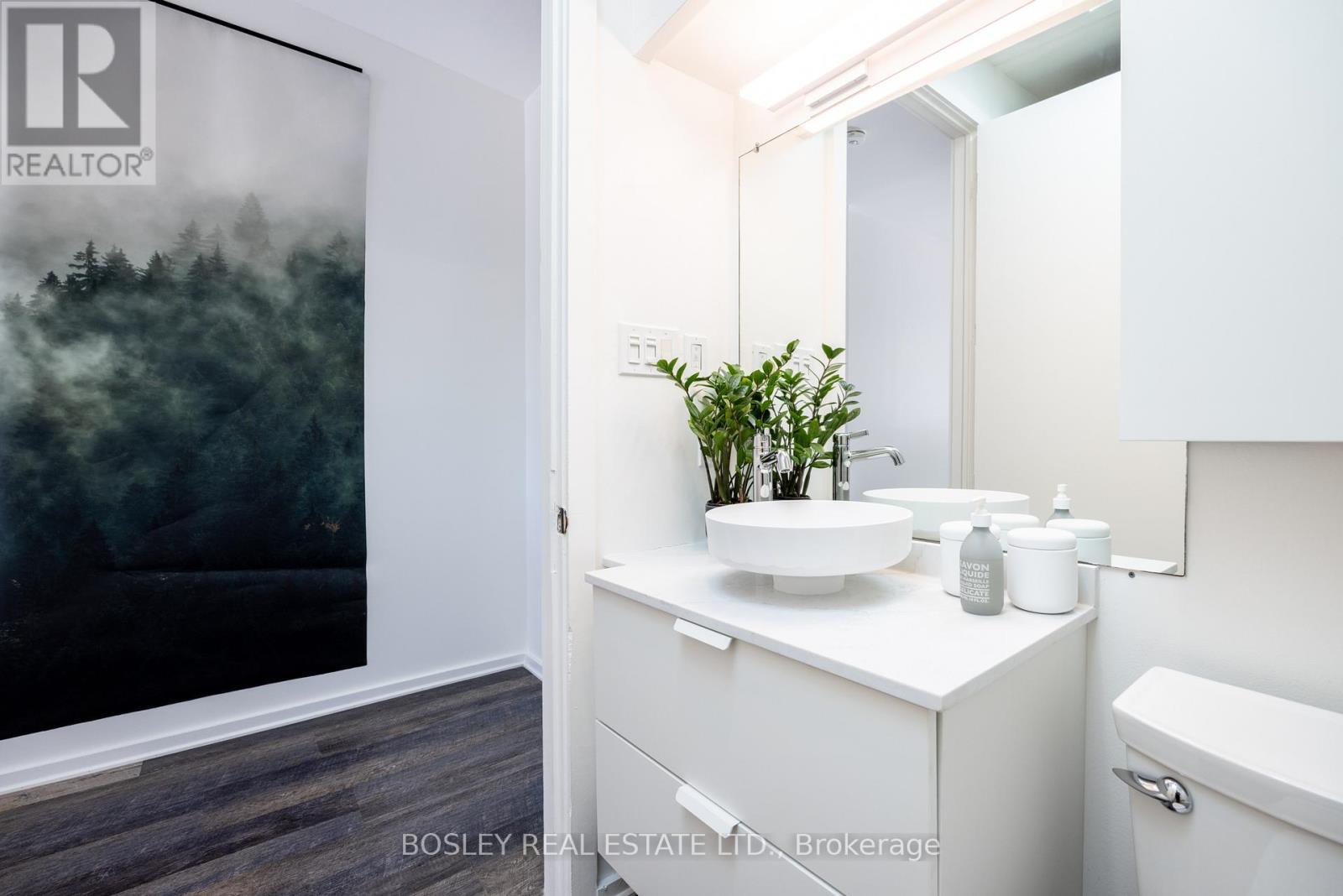 1007 Weston Road, Toronto, ON - Indoor Photo Showing Bathroom