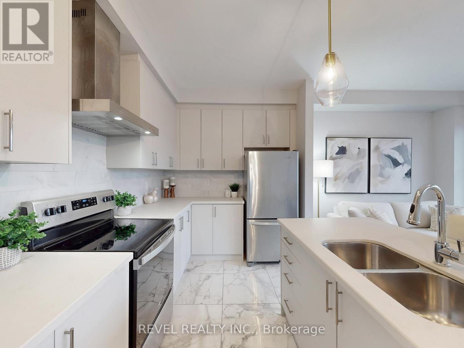 4 Paradise Way, Whitby (Rolling Acres), ON - Indoor Photo Showing Kitchen With Stainless Steel Kitchen With Double Sink