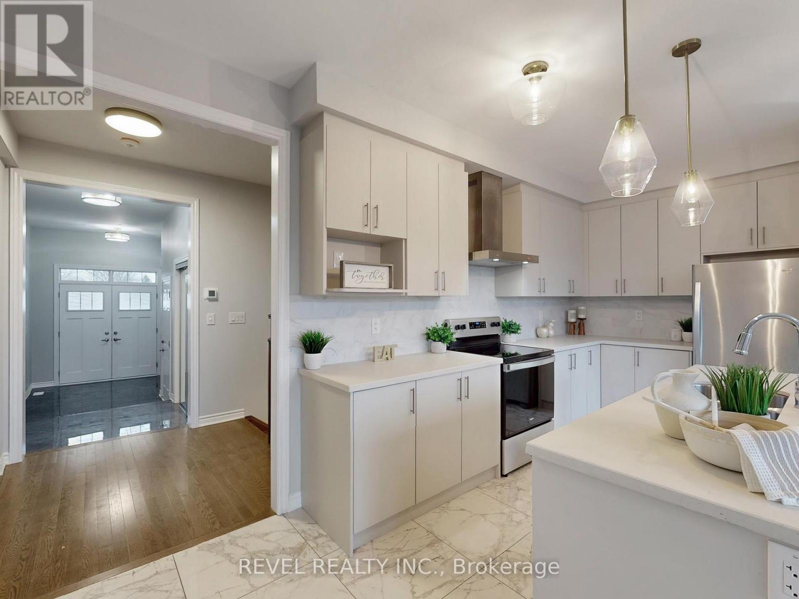 4 Paradise Way, Whitby (Rolling Acres), ON - Indoor Photo Showing Kitchen With Stainless Steel Kitchen