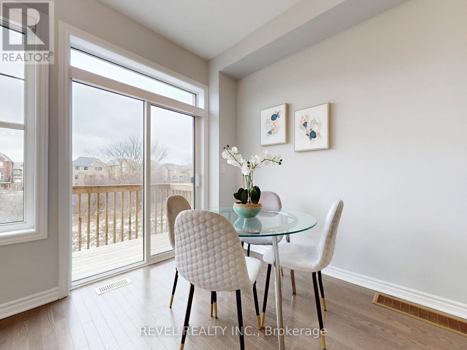4 Paradise Way, Whitby (Rolling Acres), ON - Indoor Photo Showing Dining Room