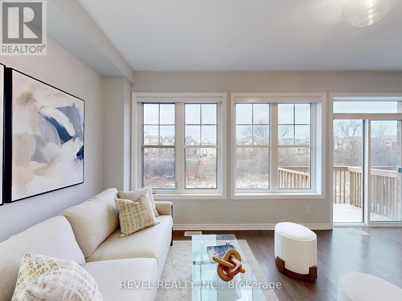 4 Paradise Way, Whitby (Rolling Acres), ON - Indoor Photo Showing Living Room