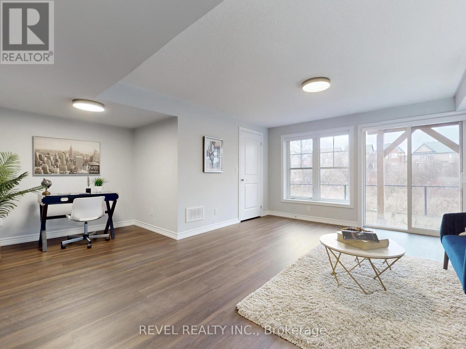4 Paradise Way, Whitby (Rolling Acres), ON - Indoor Photo Showing Living Room